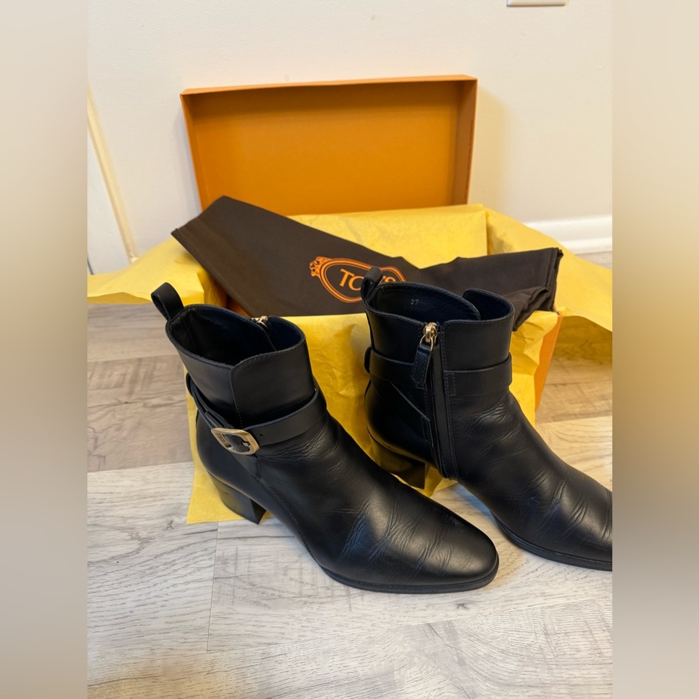 Worn a couple of times but are too tight.Comes with all original packaging.